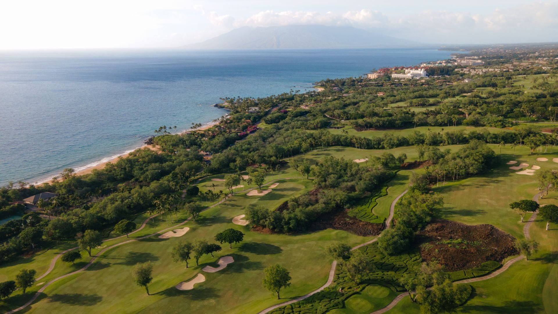 Luftaufnahme des Wailea Golf Club an der Küste von Maui, Hawaii